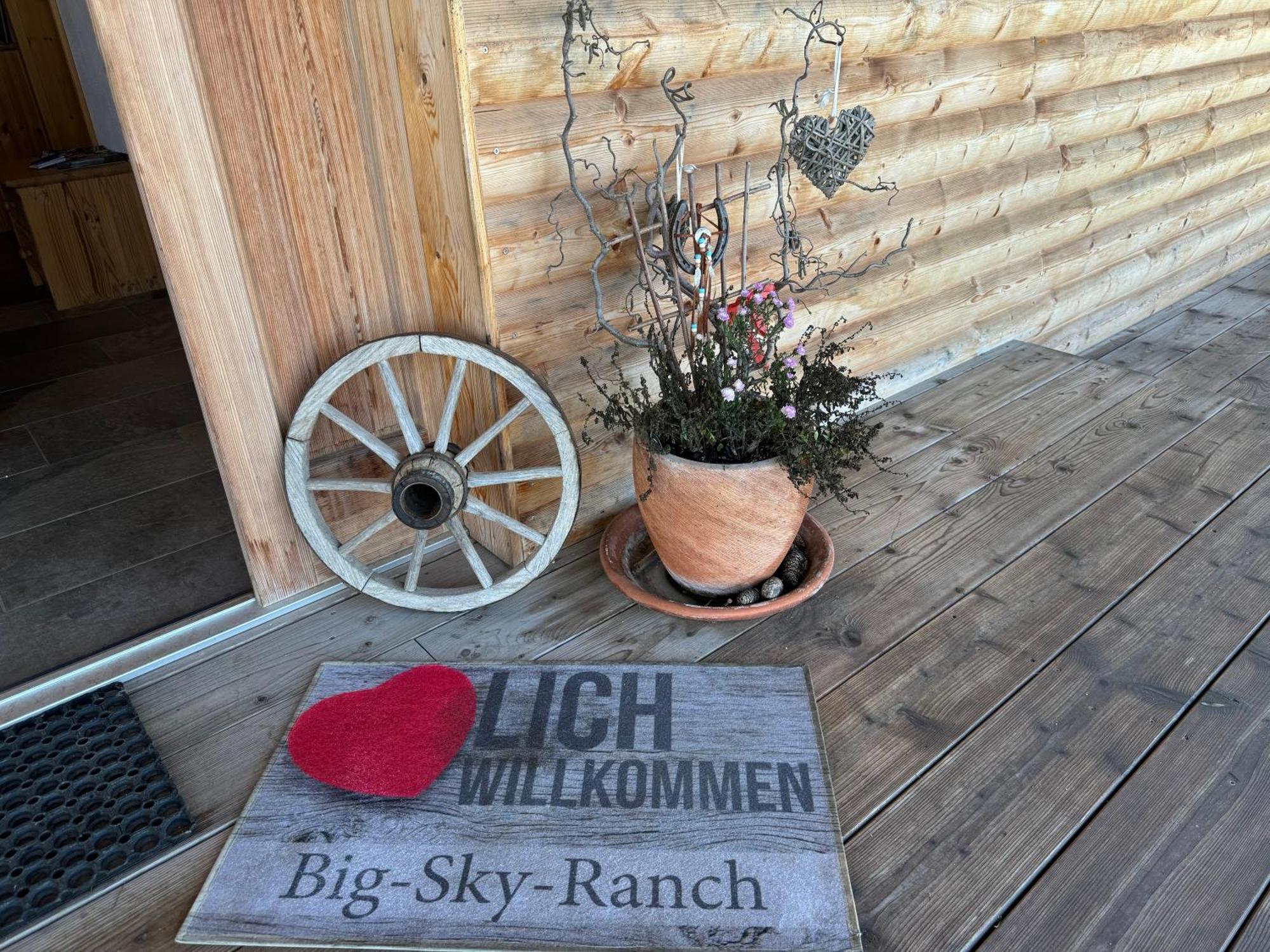 לינה וארוחת בוקר ליבנאו Big Sky Ranch מראה חיצוני תמונה